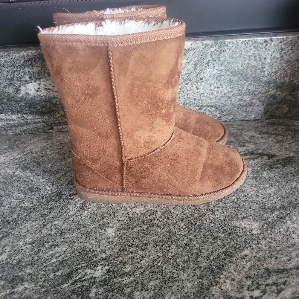 DAWGS Faux Shearling Boots! - Picture 2 of 7